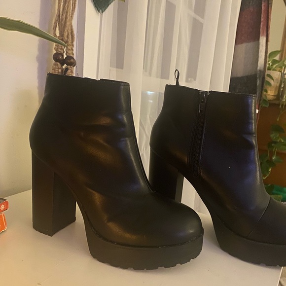H&M Black Faux Leather Booties - Picture 2 of 2